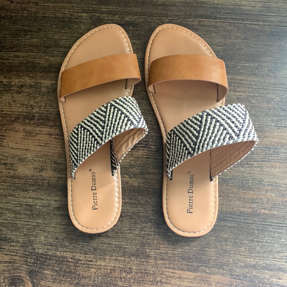 Sandals. 7 1/2.